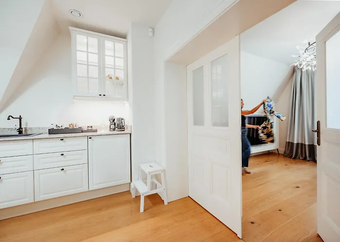 Dom Ogrodnika Boutique 住宿加早餐酒店 亚罗钦