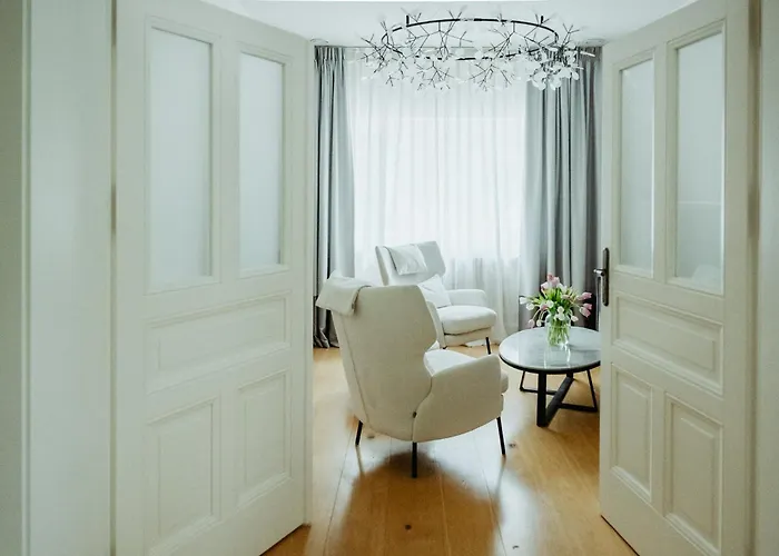 Dom Ogrodnika Boutique 住宿加早餐酒店 亚罗钦