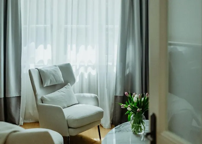 Dom Ogrodnika Boutique 住宿加早餐酒店 亚罗钦